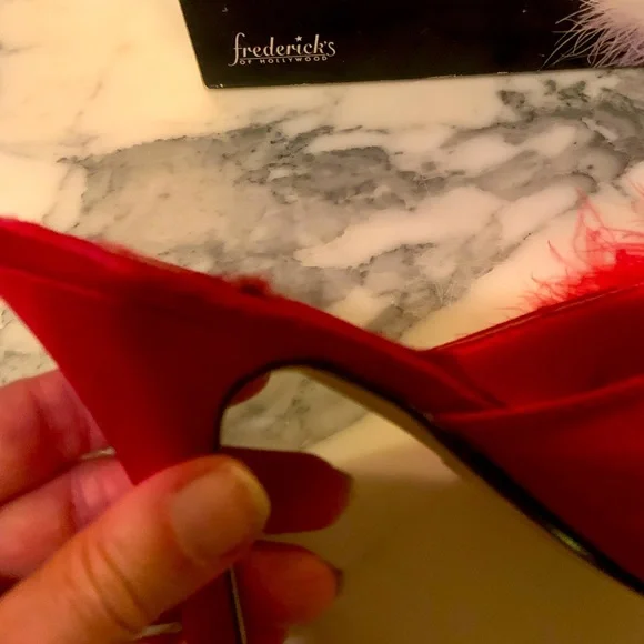 VTG Fredericks Of Hollywood Glamour Girl Marabou Slippers Red Feather Size 7 - Picture 10 of 10